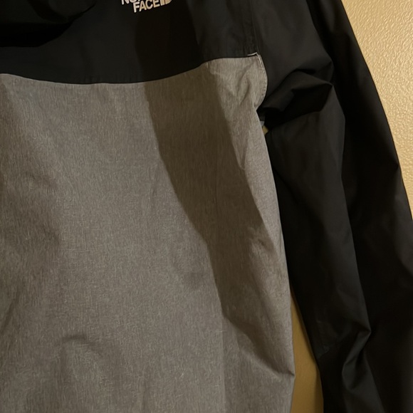 The North Face Wind Jacket - Picture 7 of 7